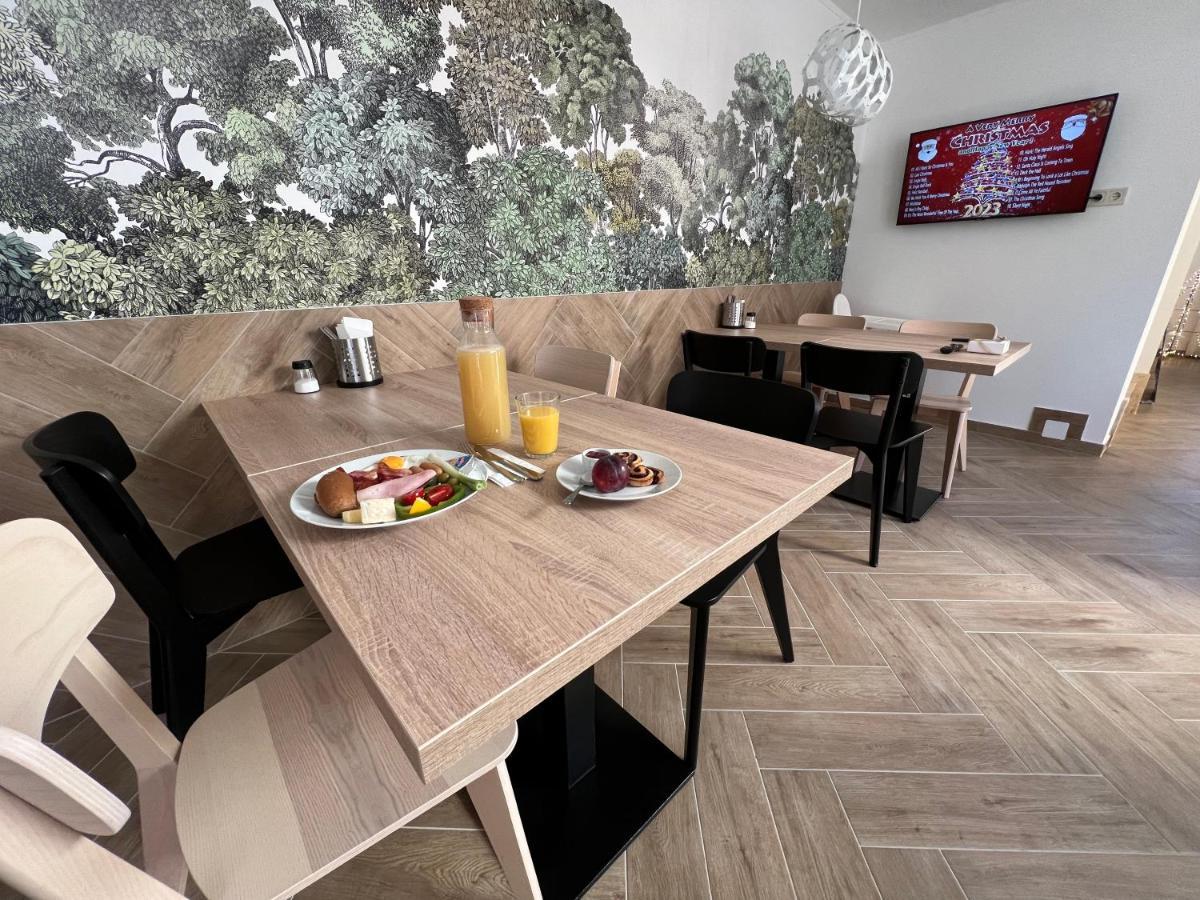 H11 Rooms Esztergom Eksteriør bilde