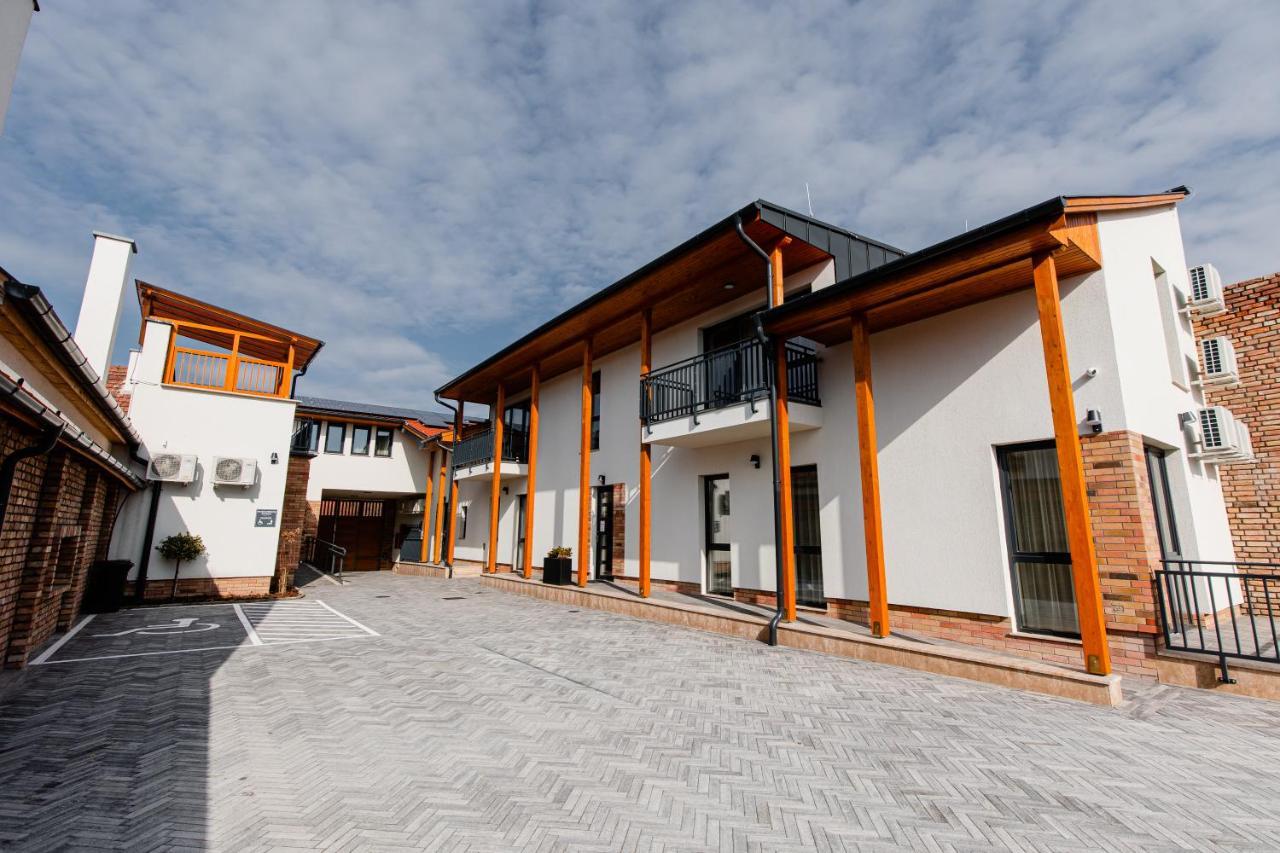 H11 Rooms Esztergom Eksteriør bilde